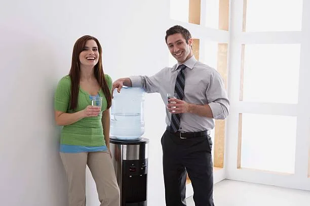 Fontaine à eau avec bonbonnes pour entreprise à Paris et toute la France